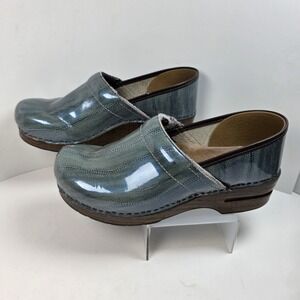 Dansko Striped Print Clogs Blue Green Teal Size 40 Womans Medical Shoe